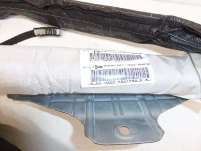 Sivukaton turvatyyny vasen Peugeot 3008 5008 9684667880 8335WQ