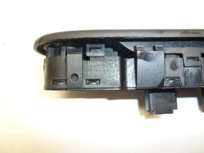 Lasinnostin Peugeot 307 05-07 96498421XT 6554KT - Image 2