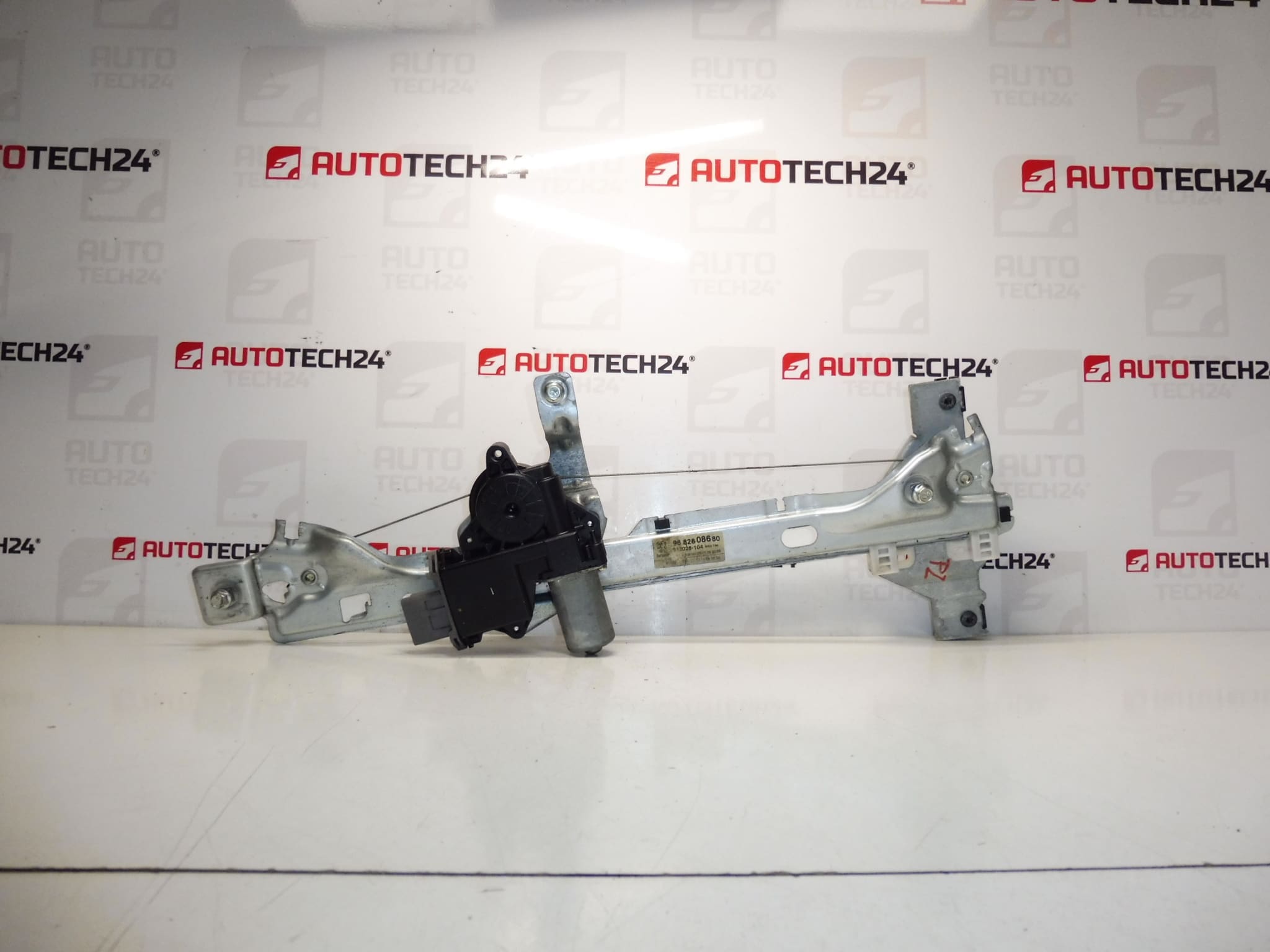 Oikean takalasin mekanismi Peugeot 3008 5008 9682808680 9224F6