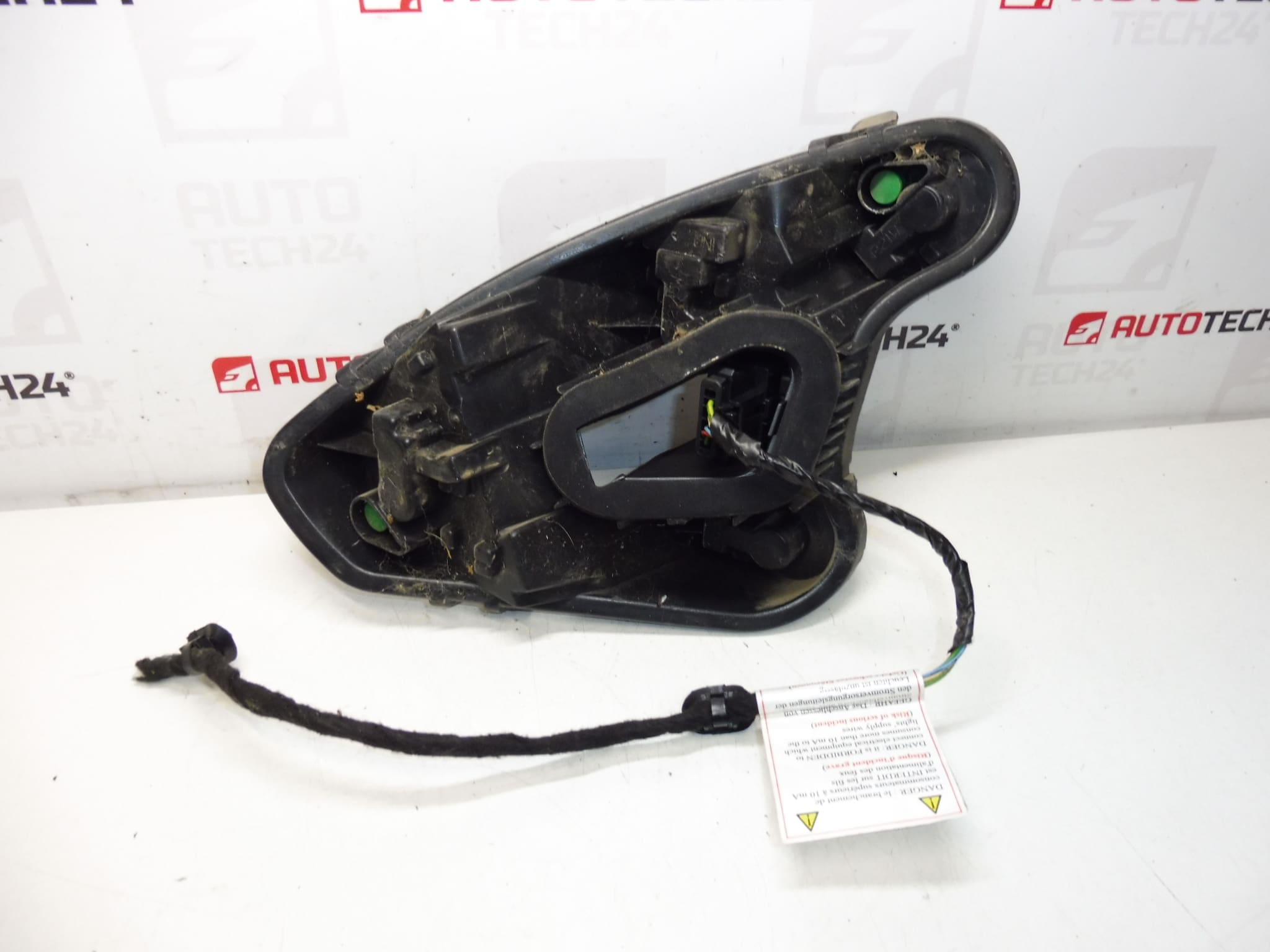 Peugeot 308 Hatchback takavalon oikea polttimokanta 1606959180 - Image 2