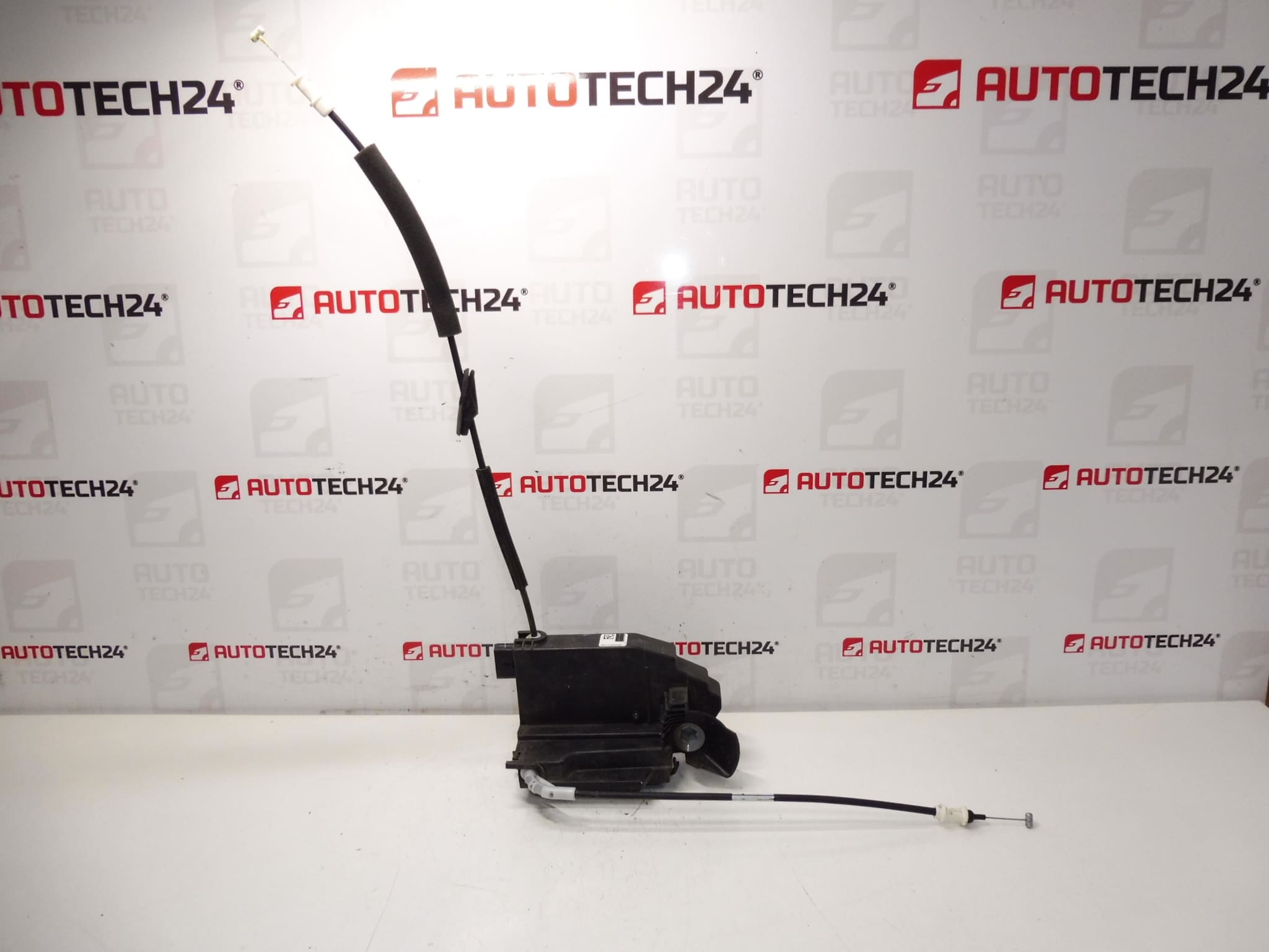 Vasen etukuljettajan oven lukko Peugeot 308 T9 9810309480