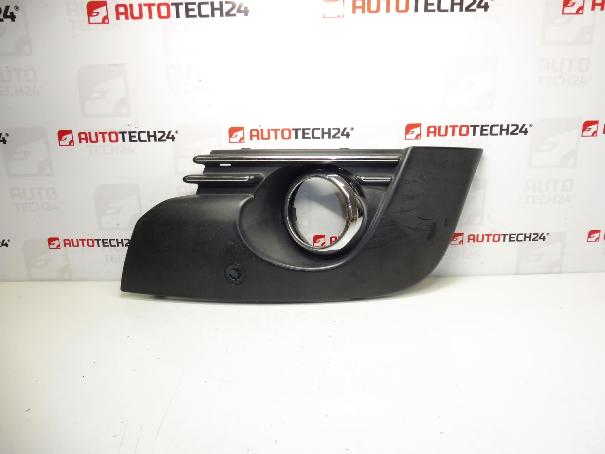 Vasen sumuvalon runko Peugeot 3008 9684350277 745316